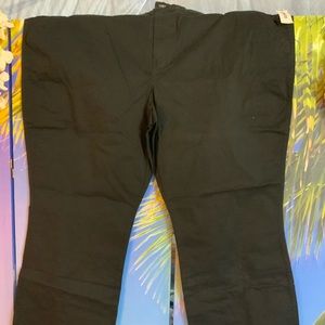 WEIGHT LOSS SALE! Brand new NEVER WORN pair of OldNavy pants! great quality.